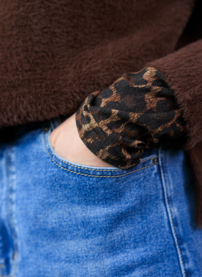 Leopard Mock Neck Omani Essential