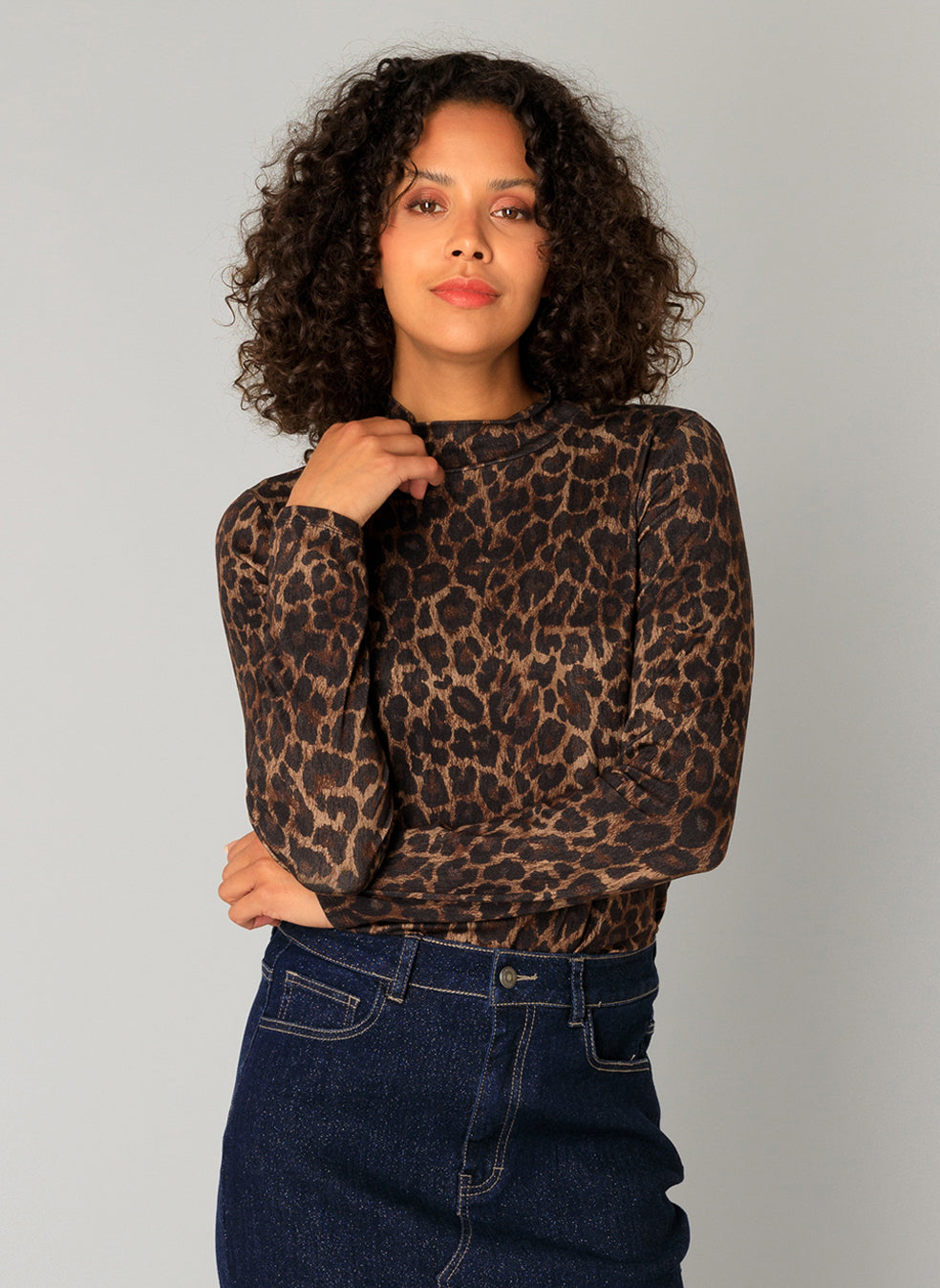 Leopard Mock Neck Omani Essential