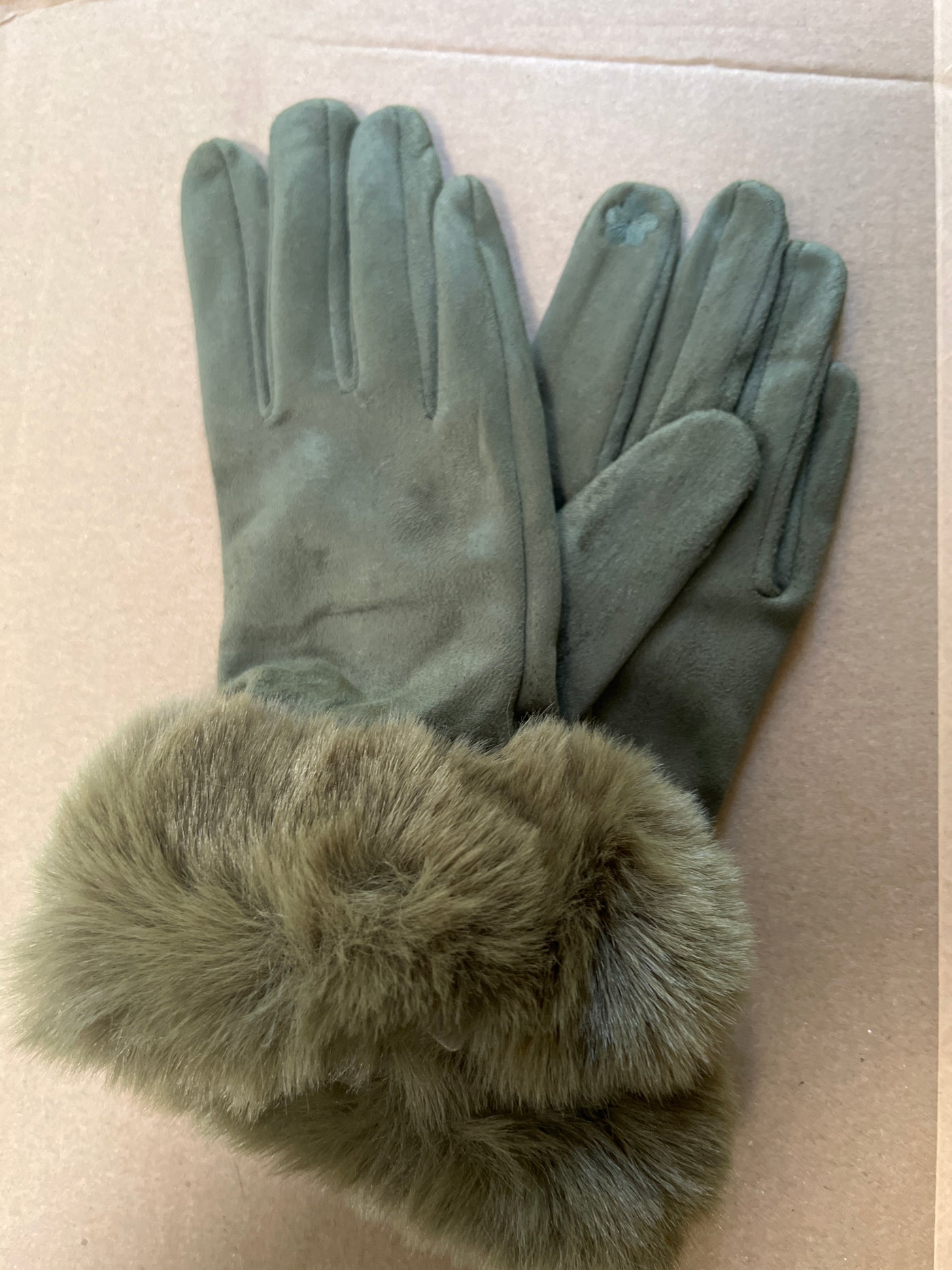 Classic Chic Gloves