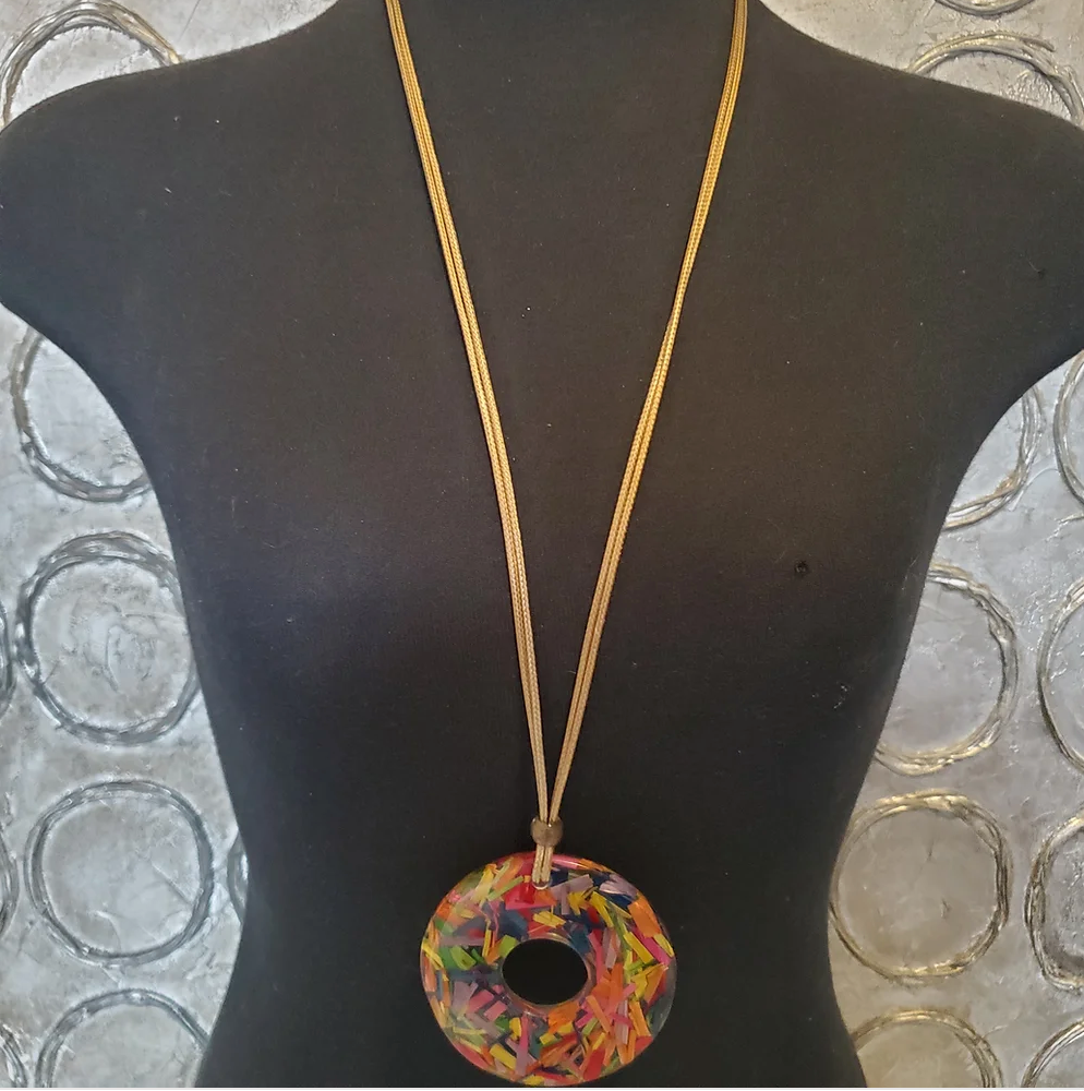 Adjustable colourful necklace