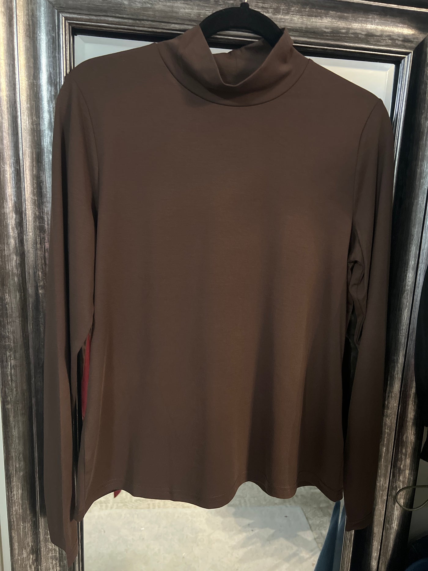 Yenthe Essential Mock Neck - Two Solid Colours