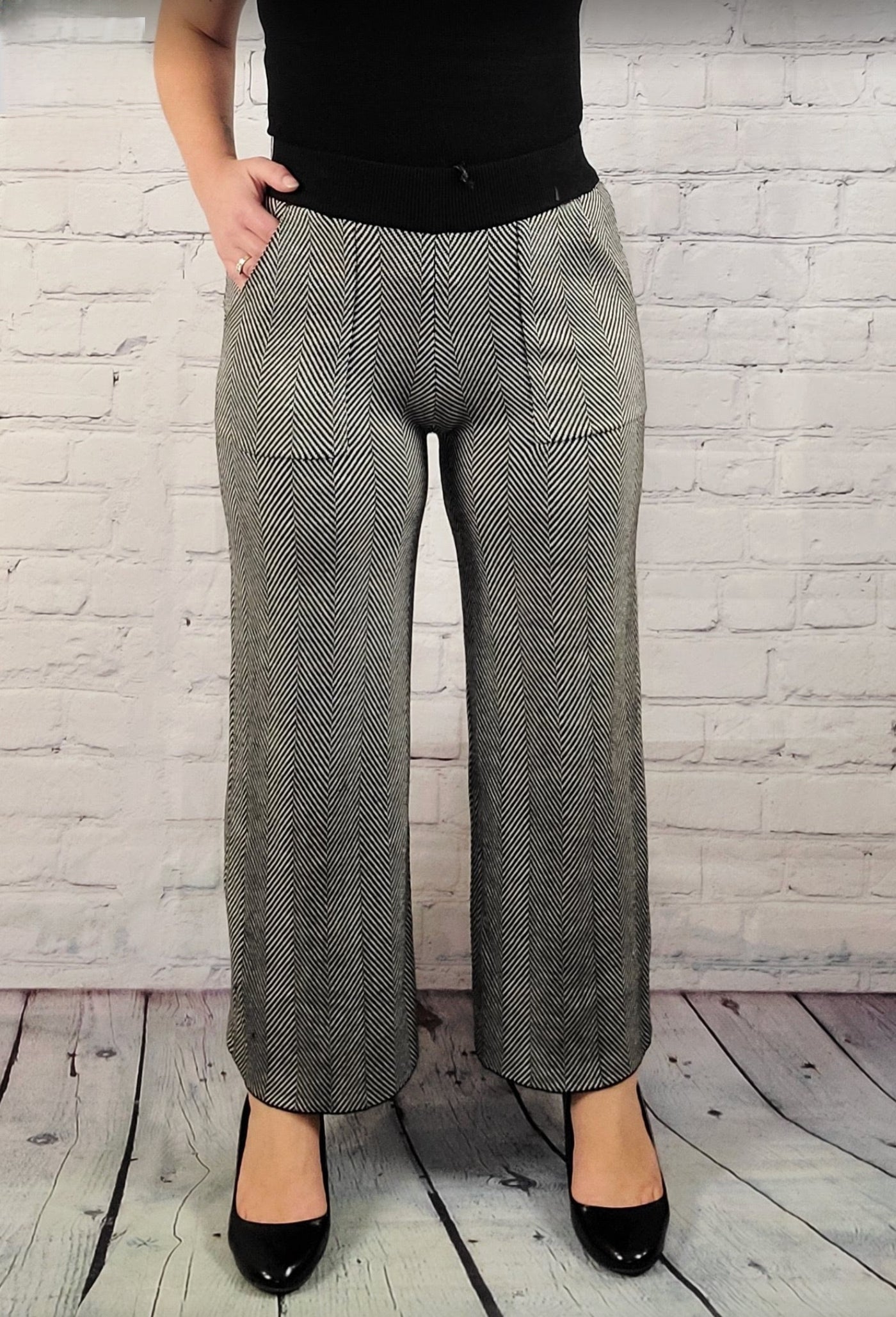 Wide Leg Herringbone Pant in Black