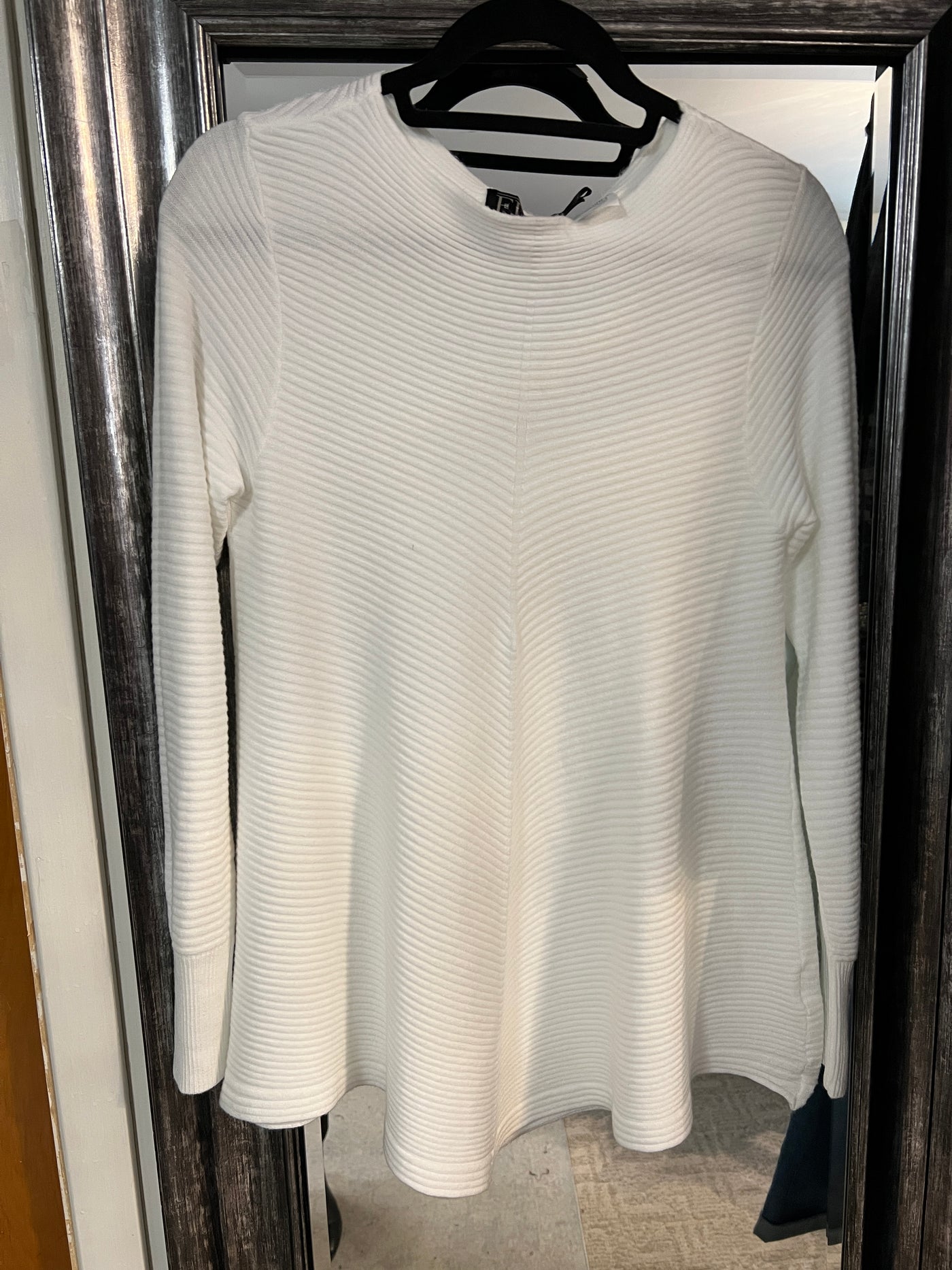 Lightweight Crew Neck Ribbed Sweater with swing bottom -  Two colours