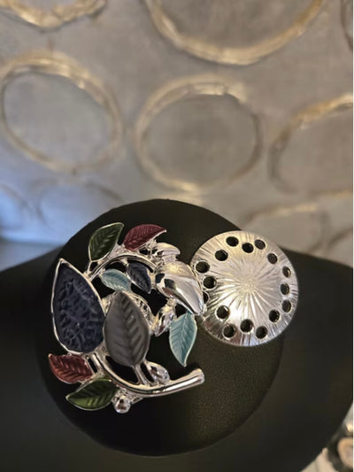 Magnetic Brooches Canadian and more