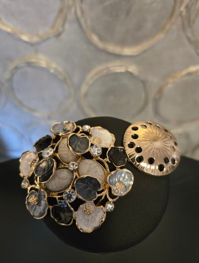 Magnetic Brooches Canadian and more