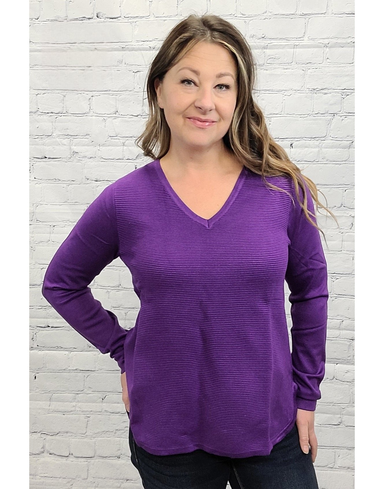 V neck sweater with ribbing