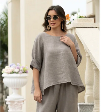 Mea's button down back blouse