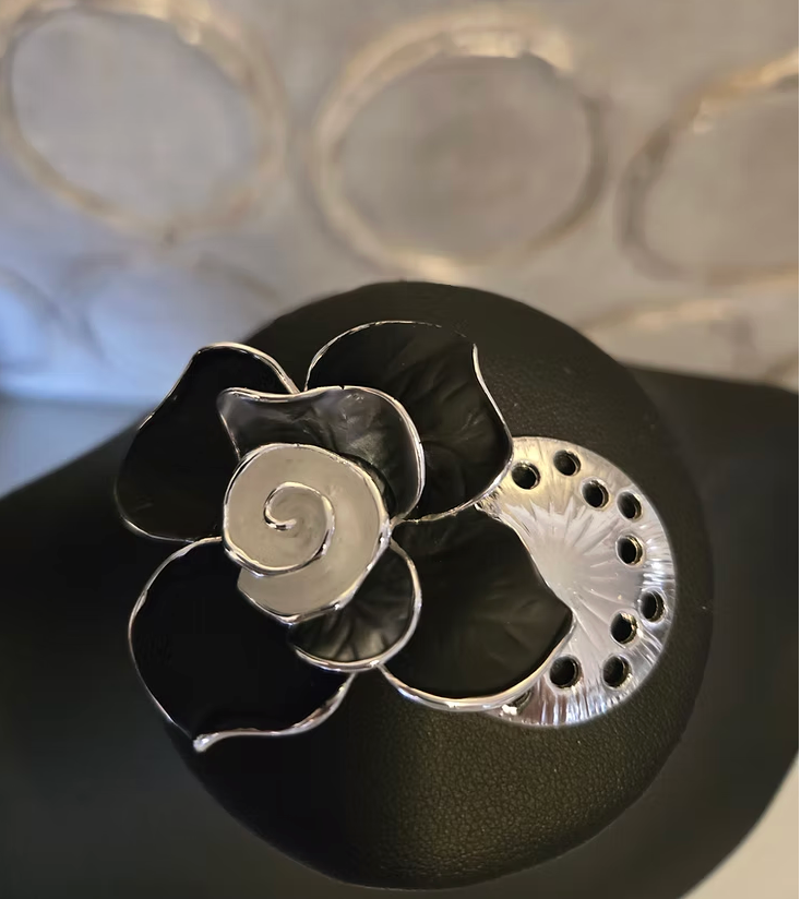 Magnetic Brooches Canadian and more