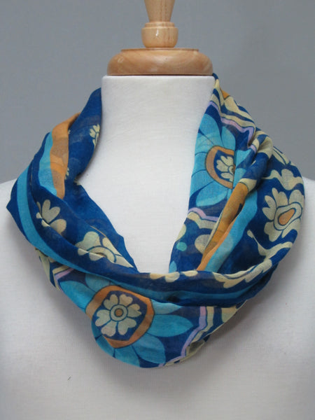 Magnet Scarf Fun Burst   3 colours to choose from